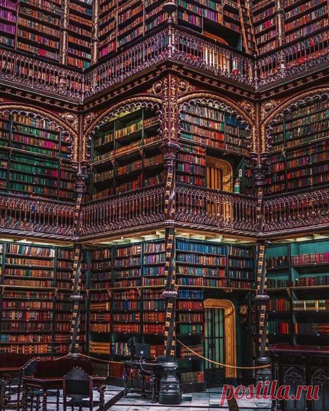 Библиотека в Рио Royal Portuguese Literature Office, Бразилия.