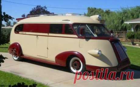 Кемпер Western Flyer 1941 с сумасшедшим дизайном из прошлого века . Тут забавно !!!