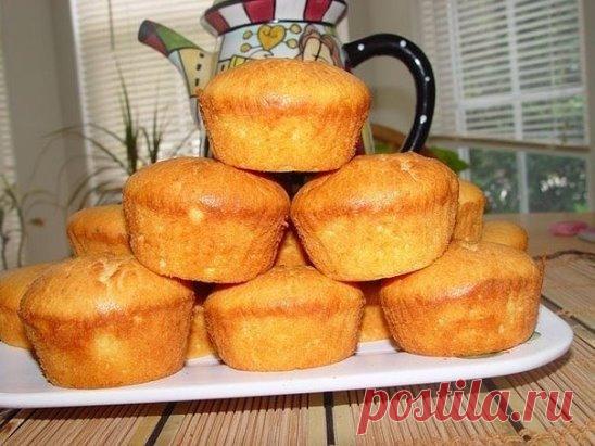 Творожные кексы
Всем доброго времени суток!
Вчера пекла творожные кексы. Мне очень нравится выпечка на основе творожного теста, она всегда получается нежной, мягкой, особенно, если не переполненна излишними жирами и прочей сдобой.
Делюсь с вами ещё одной творожной вкуснятиной на десерт.
200 г творога
2 яйца
2 столовые ложки сметаны
2 столовые ложки сливочного масла
1 стакан сахара
1/2 чайной ложки соды (погасить)
изюм, ванилин по вкусу
1 стакан муки.
Смешиваем все ингридиенты до одно