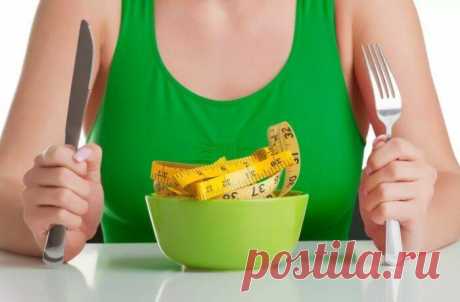 Советы, как победить вечерний голод Сколько бы раз женщина не читала и не слышала вредном приеме пищи после шести, перед сном и так далее, голод умеет «добивать» каждого.Если человек сильно зацикливается на проблемах, которые могут возн...