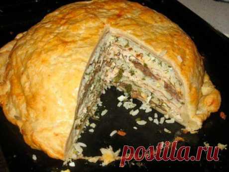 КУРНИК ИЗ СЛОЕНОГО ТЕСТА – это король пирогов! Никогда не думала, что это так вкусно! Просто невероятное чудо! Приготовьте и наслаждайтесь! Подробный рецепт смотрим здесь: https://ugostili.ru/nesladkaya-vypechka/kurnik-iz-sloenogo-testa