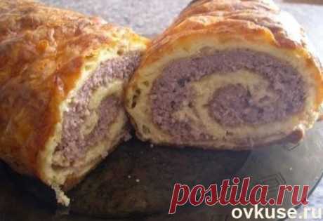Закусочный сырно-мясной рулет.