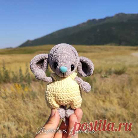 PDF Мышонок в комбинезоне крючком. FREE crochet pattern; Аmigurumi doll patterns. Амигуруми схемы и описания на русском. Вязаные игрушки и поделки своими руками #amimore - Мышь, мышка, мышонок, крыса, rat rata, rato, ratte, szczur, szczur, mouse, ratón, maus souris, mysz myši. Amigurumi doll pattern free; amigurumi patterns; amigurumi crochet; amigurumi crochet patterns; amigurumi patterns free; amigurumi today.