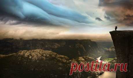 Спасение Моше

О матери маленького, только что родившегося Моше написано: «И увидела, что хорош он, и спрятала его». Такое ощущение, что одно связано с другим: прятала потому, что хорош. И это странно: какая мать не спрячет свое дитя от смертельной опасности, будь он совсем-совсем не хорош! Так что же здесь написано? Полистаем комментаторов.