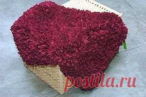 Коврик из полосок ткани