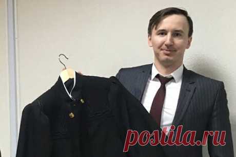 Российский судья насмерть сбил ползущего по дороге мужчину. Федеральный судья в Казани насмерть сбил ползущего по дороге мужчину. 3 августа около десяти часов вечера на Мамадышском тракте он ехал на своем автомобиле Audi A4 и сбил мужчину, который полз по пешеходному переходу. От полученных травм тот скончался на месте. На момент аварии судья был трезв.