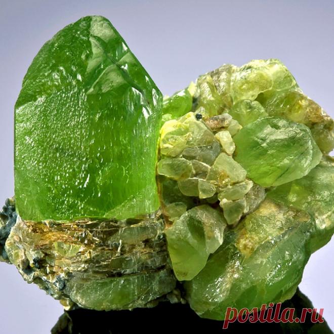 ღ Камень дракона - хризолит: магические свойства камня, его значение, фото и описание. Кому по знаку зодиака подходит или не подойдет камень перидот.