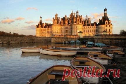 Шамбор (фр. Château de Chambord) — один из самых узнаваемых замков Франции, архитектурный шедевр эпохи Ренессанса.