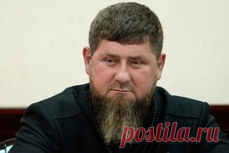 Кадыров пообещал уволить чиновников за незнание их детьми чеченского языка. Глава Чечни Рамзан Кадыров пообещал уволить чиновников, дети которых не знают языка республики. Об этом сообщило агентство «Чечня Сегодня». По мнению Кадырова, у поколения, которое не разговаривает на чеченском языке, нет будущего. Он также подчеркнул, что регион проводит большую работу по популяризации родного языка.