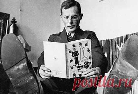 Facebook
* Смешную фразу надо лелеять, холить, ласково поглаживая по подлежащему.
* Все талантливые пишут разно, все бездарные — одинаково.
* Не надо бороться за чистоту улиц, надо подметать.
В этот день в 1897 году родился Илья Ильф.