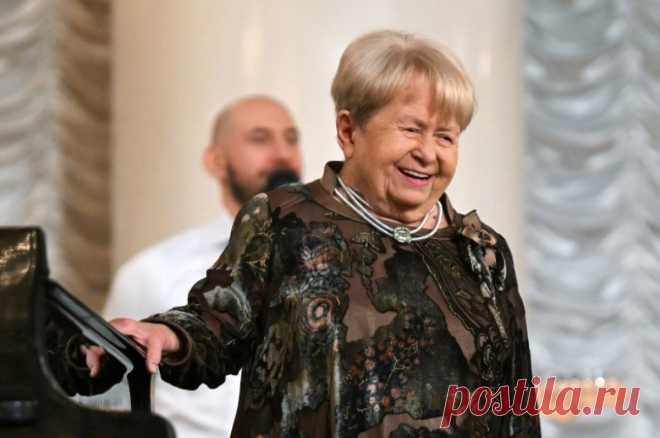 Певец Юлиан назвал плановой госпитализацию Пахмутовой. Певец Юлиан заявил, что сообщения об экстренной госпитализации композитора - полный бред.