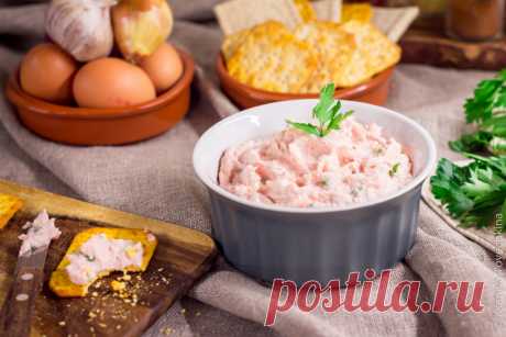 Домашний паштет из крабовых палочек.