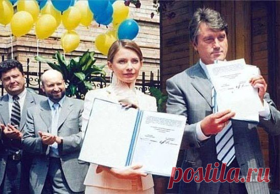 Майдан стоял за то, чтоб во власти были новые люди. Вот те люди с заднего плана поменяли людей с переднего. Вот она вся суть революции.