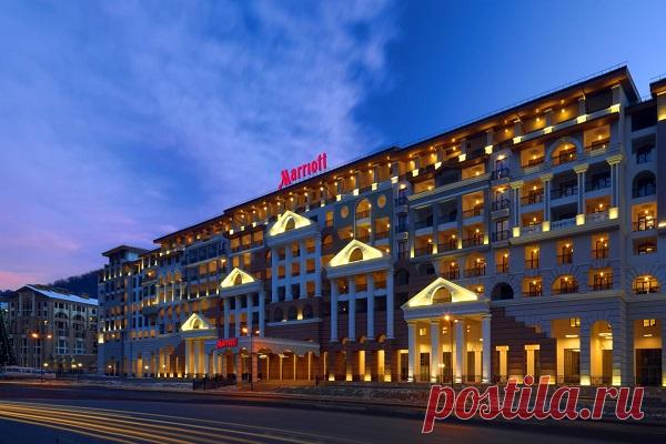 Сейчас современный отель «Sochi Marriott Krasnaya Polyana» может предложить собственным клиентам комфортабельный отдых с пользой для здоровья. Именно здесь имеется все, что надо для прекрасного времяпрепровождения, и посетители ощущают себя словно на самом лучшем курорте. Недалеко от гостиницы расположены бары, рестораны и интересное казино, где любители азарта могут попытать свою удачу.