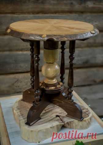 Столик чайный (кофейный, коньячный,....) )) 550 х 550 мм. Сосна, берёза, сувель берёзы, шпон дуба, фанера, кварцит, эпоксидка, морилка, лак.  Игорь Павлов