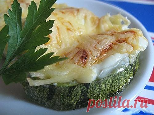Кабачки под сметаной и сыром | Рецепты