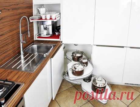 Этот, обычный, на первый взгляд, шкафчик, отличается особой вместительностью и функциональностью благодаря выдвижным полкам, которые к тому же обеспечивают удобный доступ ко всему его содержимому.