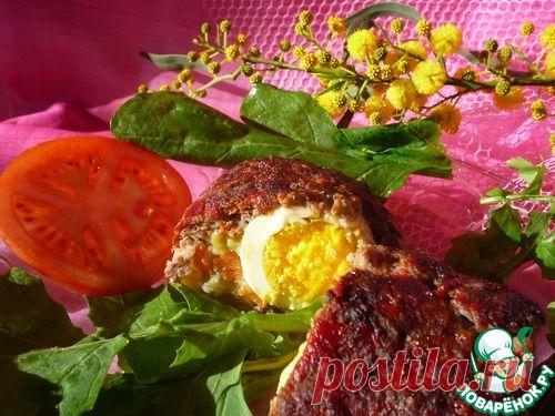 Мясной рулет с яйцом, овощами и зеленым горошком - кулинарный рецепт