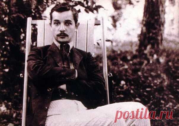 13-е октября - день рождения Саши Черного. Александр Гликберг родился в Одессе 13 октября 1880 года. Почему он стал "Сашей Черным"? Потому что в их семье из пяти детей двоих почему-то звали Сашами. Одного прозвали "белым", а другого "черным". Так появился псевдоним одного из лучших русских поэтов-сатириков Серебряного века. / История цивилизаций!