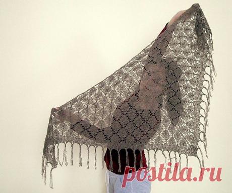 Очаровательная шаль с узором из листьев и пико спицами!