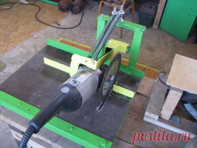 Отрезной станочек для своей мастерской из болгарки с диском 230 мм , ось маятника на 202 подшипниках