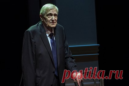Олег Басилашвили рассказал о проблемах со здоровьем. Советский и российский актер Олег Басилашвили рассказал о проблемах со здоровьем. Он также посетовал на то, что вынужден терпеть уколы. «Должен играть спектакль. Вот посмотрим, смогу ли я его сыграть или нет. Я живу сейчас под блокадой из-за уколов», — сказал он.