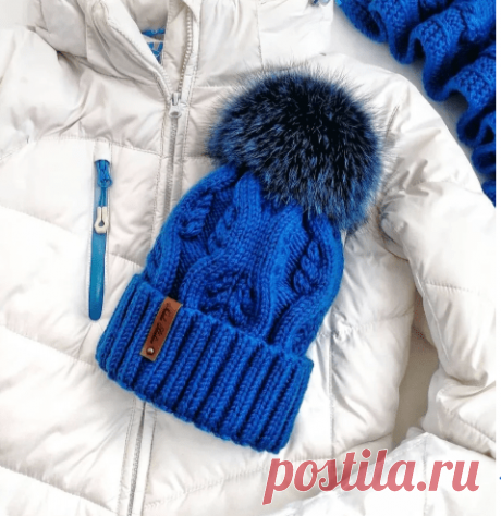 Стильная шапочка спицами