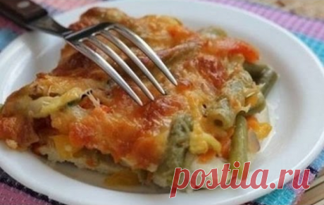 Запеканка из куриного филе с овощами Невероятно вкусная и полезная запеканка из очень легких для усваивания организмом продуктов. Куриное филе под сметанным соусом получается невероятно нежным, а в сочетании с овощами – просто восхитител…