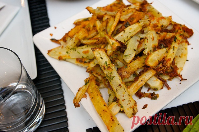 Картофель по-итальянски, запеченный с сыром и ароматными травами — просто объедение!