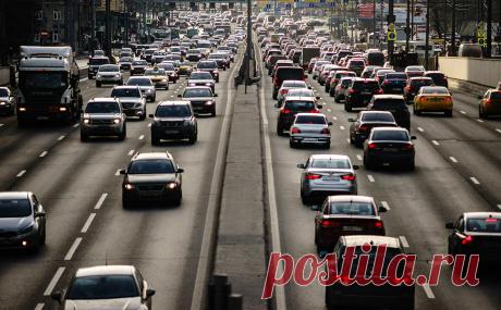 ЦБ предложил разрешить мобилизованным досрочно расторгать договоры ОСАГО. Мобилизованные смогут вернуть деньги за неистекший период действия полиса ОСАГО, обратившись в страховую компанию с заявлением. Сделать это за них сможет другой человек по доверенности. Проект проходит общественное обсуждение