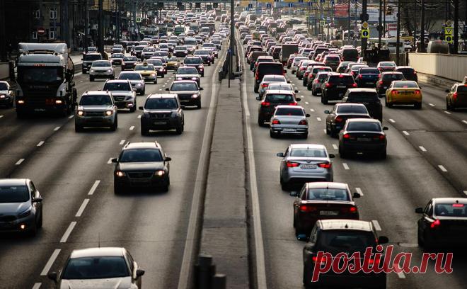 ЦБ предложил разрешить мобилизованным досрочно расторгать договоры ОСАГО. Мобилизованные смогут вернуть деньги за неистекший период действия полиса ОСАГО, обратившись в страховую компанию с заявлением. Сделать это за них сможет другой человек по доверенности. Проект проходит общественное обсуждение