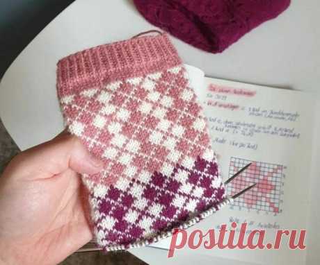 Красивый жаккардовый узор спицами Красивый жаккардовый узор спицамиВсе жаккардовые узоры идеальны для холодов потому, что очень теплые.