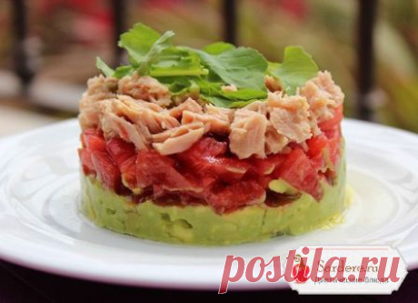 Воздушное пюре из авокадо с тунцом - волшебный вкус праздничного блюда.