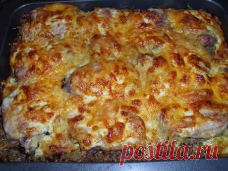 Курица с гречкой, запеченная в духовке под сырной корочкой