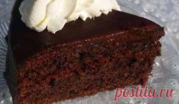 Очень быстрый тортик в микроволновке . Милая Я Ингредиенты: мука — 4 ст. ложки яйцо — 1 штука сахар — 4 ст. ложки молоко — 3 ст. ложки какао — 2 ст. ложки растительное масло — 3 ст. ложки сода — 0,5 ч. ложки крем по вкусу Приготовление: Смешиваем все продукты для теста и выпекаем в микроволновой печи 3 мин при мощности 900. Остужаем корж, разрезаем по возможности и промазываем любимым кремом. По желанию поливаем растопленным шоколадом. Приятного чаепития! Фотоматериалы — foodmaster.info