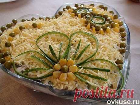 Салатик с курицей грибами и сыром - Простые рецепты Овкусе.ру