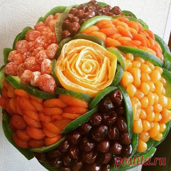 Букет из сухофруктов.