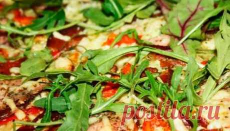 Пицца с сыровяленым окороком и говяжьей пастромой | Fresh-Recipes