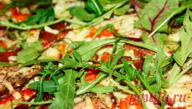 Пицца с сыровяленым окороком и говяжьей пастромой | Fresh-Recipes
