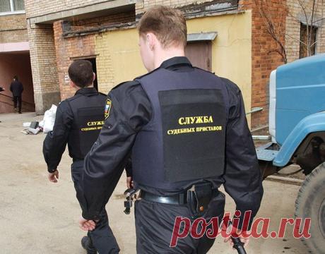 Должников бьют по счетам.