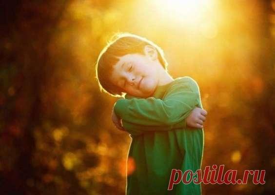 Что значит быть добрым и проявлять доброту? | Гармония в тебе Говорят, что доброта – это заразное качество. Когда люди становятся свидетелями добрых поступков, они вдохновляются и тоже стремятся действовать позитивно. Им хочется вызывать улыбки и мотивировать других. Однако...