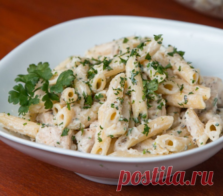 Самый вкусный завтрак: макароны с курицей в сливочном соусе!