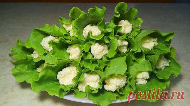 Закуска на Праздничный Стол 


Очень Простая и Очень Вкусная Закуска .Оригинальная она тем ,что острую сырную массу заворачиваем в салатные листья.Приготовьте на Новый 2018 год.
Ингредиенты

твердый плавленый сыр - 3 шт
салатные…
