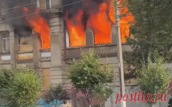 В Харькове загорелся военкомат. В Новобаварском районе Харькова загорелся военкомат, сообщает издание «Страна.ua».