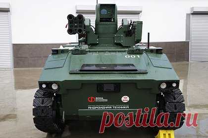 Раскрыты возможности российского робота «Маркер». Российский перспективный робот «Маркер» сможет запускать рои малоразмерных дронов-камикадзе, в будущем на него можно будет установить до 100 таких беспилотников. Возможности робота раскрыл исполнительный директор компании-разработчика данных машин, НПО «Андроидная техника», Евгений Дудоров.