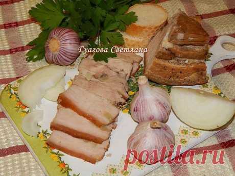 Сало вареное в луковой шелухе.