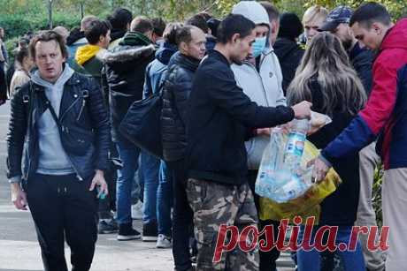 В Казахстане решили создать штабы для регулирования миграционных потоков. В Павлодарской области Казахстана решили создать штабы для регулирования миграционных потоков. Отмечается, что аким региона Абылкаир Скаков поручил «принять меры по стабилизации ситуации на рынке недвижимости» и разработать алгоритм по обеспечению правопорядка, а также «своевременной регистрации приезжих россиян».