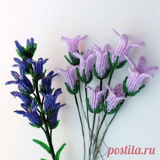 Нежные цветы из бисера Нежные цветы из бисераЗа основу возьмите проволоку, которая сможет проходить в отверстия бисера.