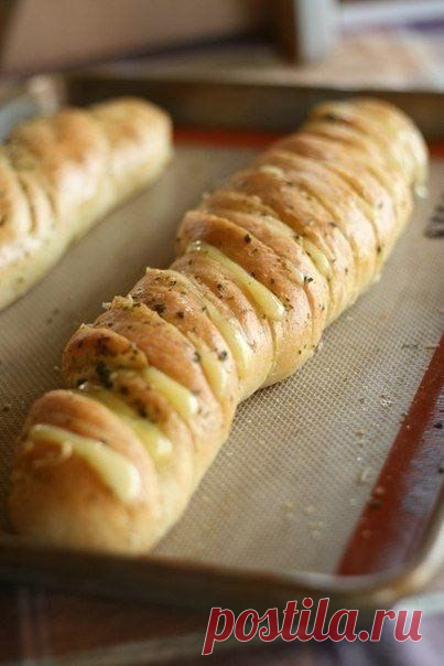 Как приготовить сырно-чесночный хлеб