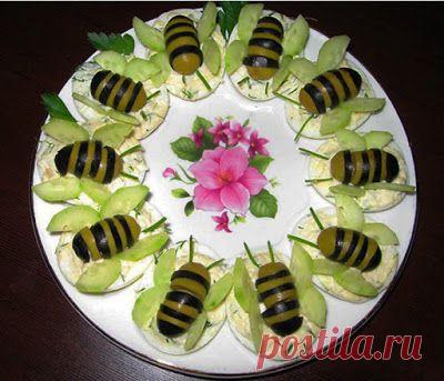 Как сделать праздничный стол неповторимым: 12 оригинальных идей для украшения закусок.